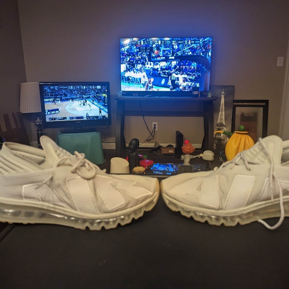 Nike - Picture 2 of 3